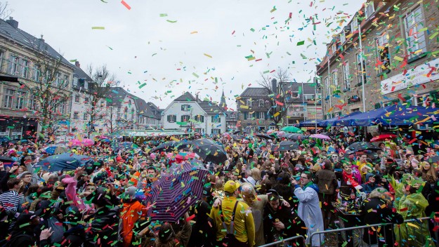 maik-grabosch-altweiber-marktplatz-ratingen-jugendrat-14