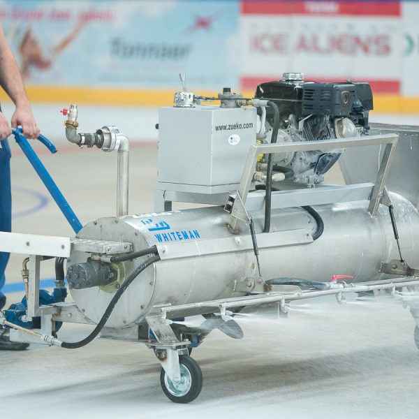 maik-grabosch-eissporthalle-Ratingen-Eisaufbereitung-2016-5